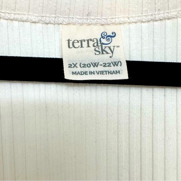 2X terra& Sky white ribbed long sleeve top. polyester/rayon/spandex blend. - Picture 3 of 4
